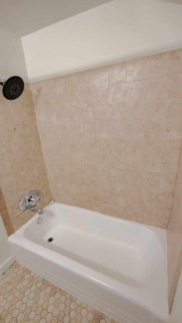 Building Photo - *Recently Updated & Spacious 3BD/1BA Duplex Unit Available for Rent in Castle Shannon*