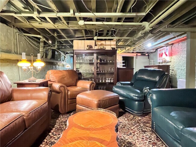 Building Photo - 42 Lake St