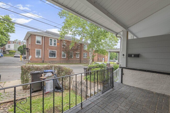 Building Photo - 9 E Basin St