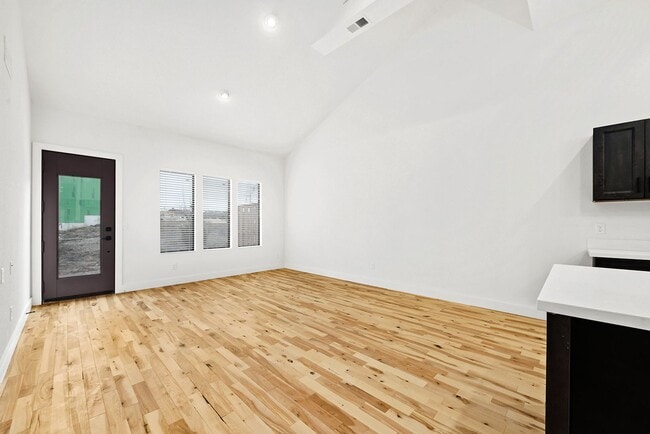 Building Photo - Two Bedroom Twin Villa with Attached 1-Car...