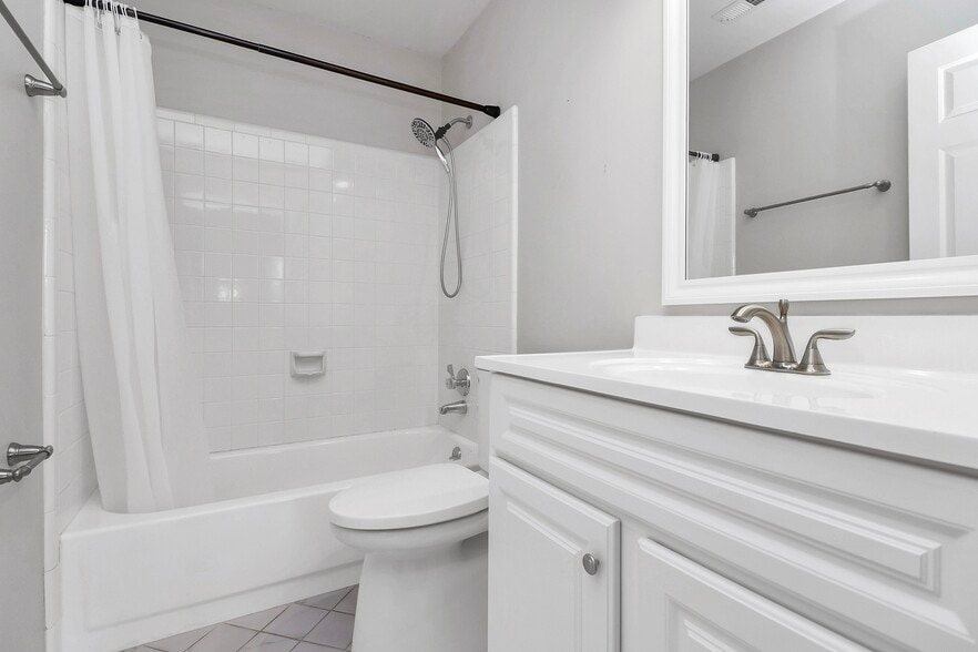 Building Photo - 9459 Kings Falls Dr