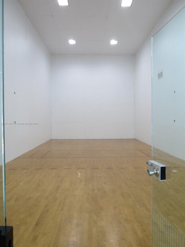 Building Photo - 140 SW 117th Ave