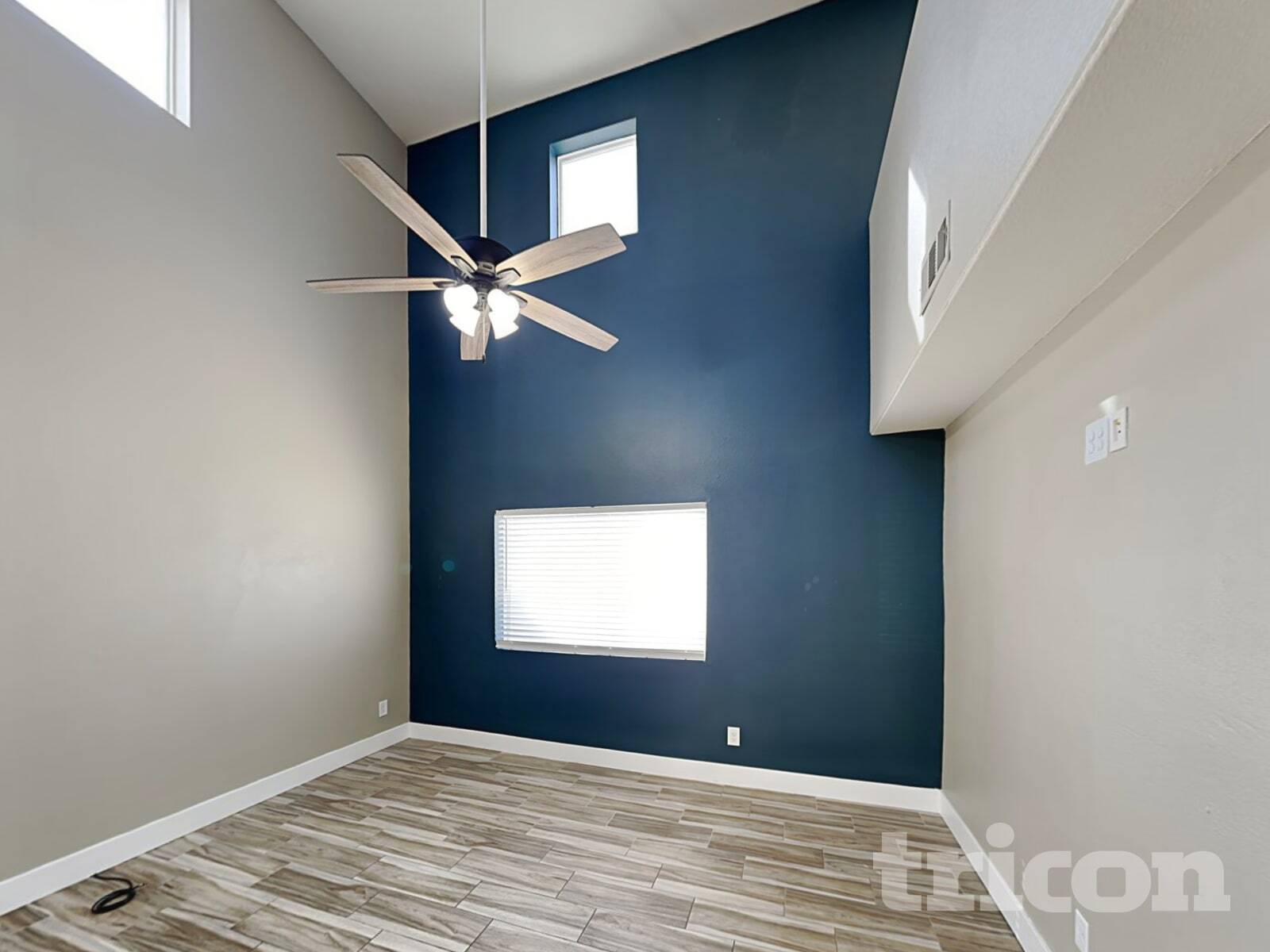 Building Photo - 409 W Azure Ave