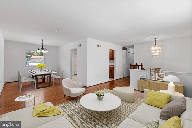 Building Photo - 10422 Floral Dr