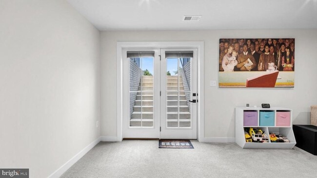 Building Photo - 8031 International Dr