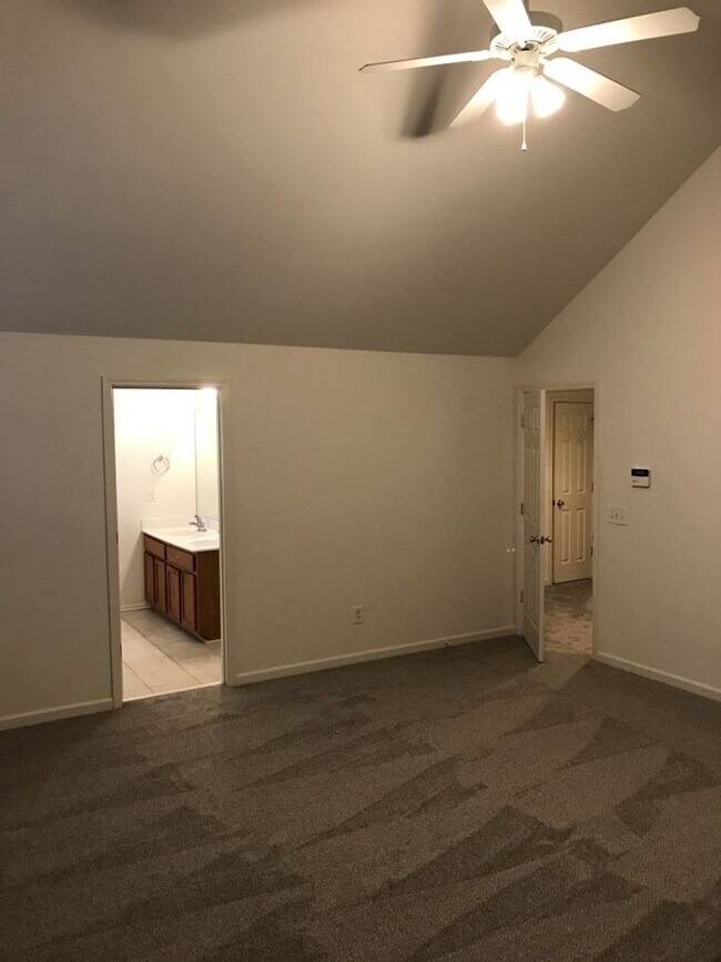 Building Photo - Lovely 3 Bed, 2.5 Bath home in Havenbrook
