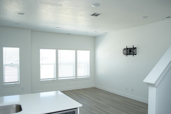 Building Photo - 952 N 920 W