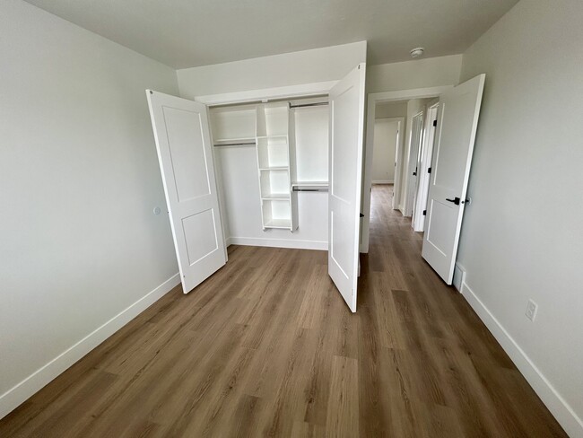 Building Photo - 1084 W 200 N