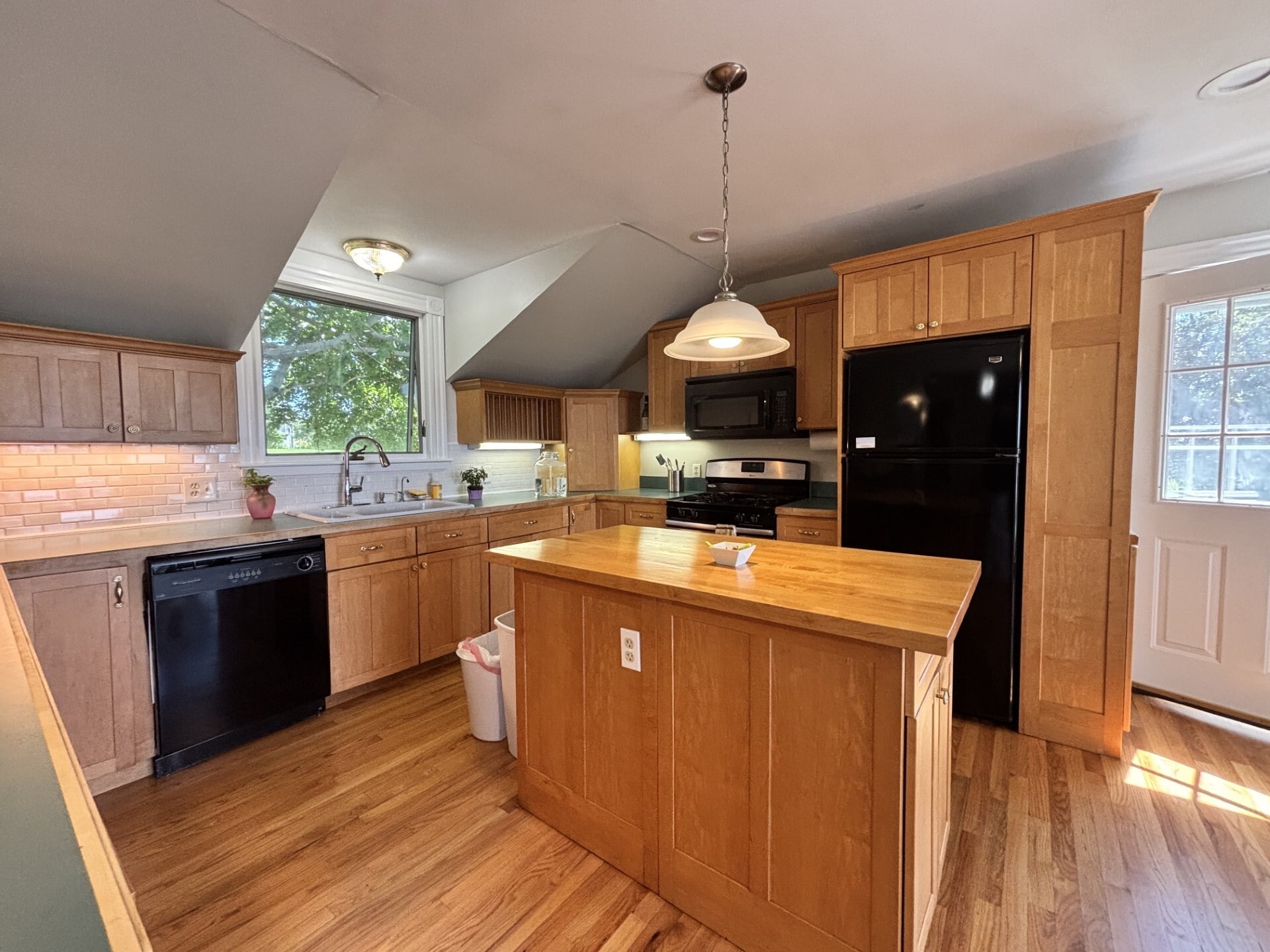 Building Photo - 251 Browns Ln