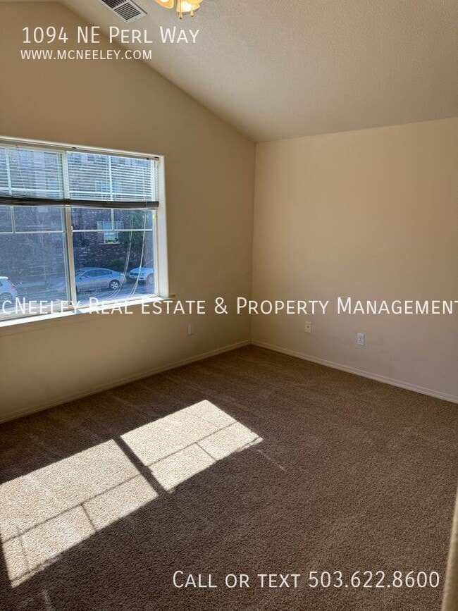 Building Photo - 1094 NE Perl Way