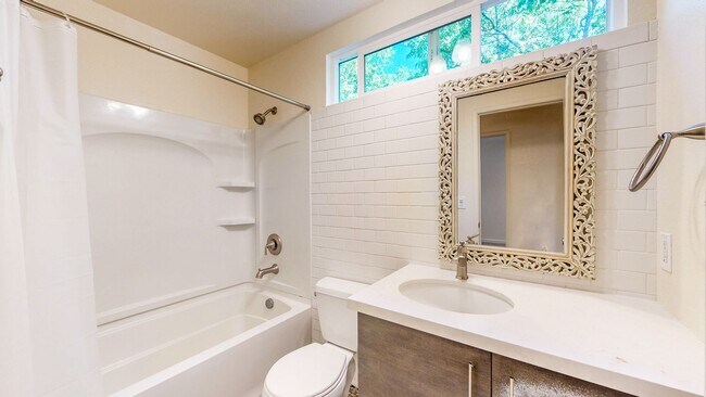 Building Photo - 360 Manka Cir