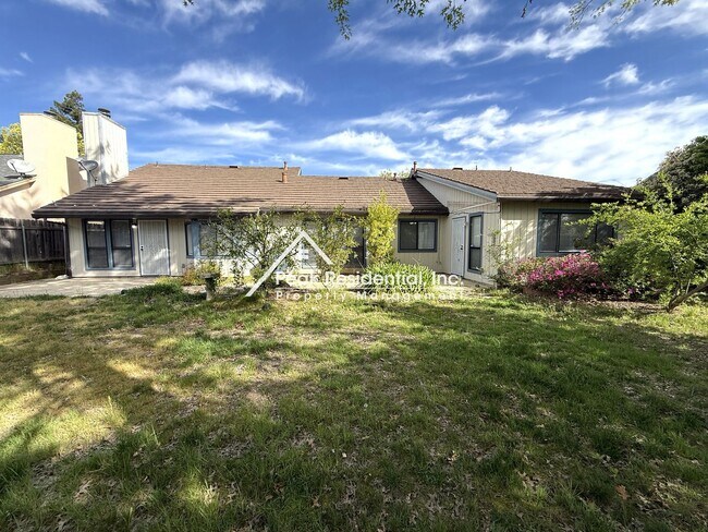 Building Photo - Wonderful Orangevale 4bd/2ba Home with 2 Car Garage!