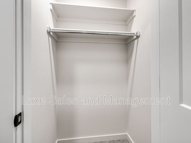 Building Photo - 610 W 2nd St