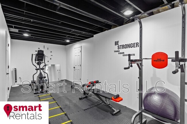 Building Photo - 944 Wellesley Pl Dr