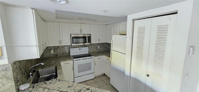 Building Photo - 4149 N Haverhill Rd