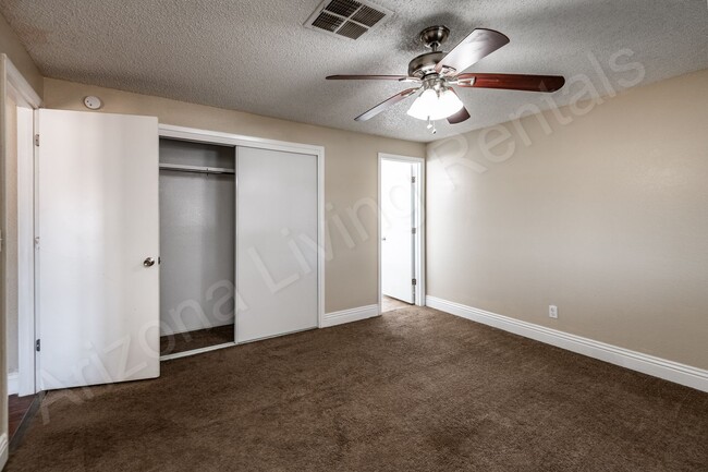 Building Photo - LARGE FENCED YARD WITH DETACHED GARAGE