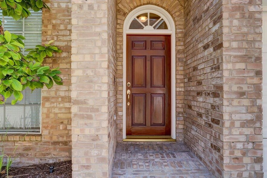 Main Door - 2822 Briarhurst Park