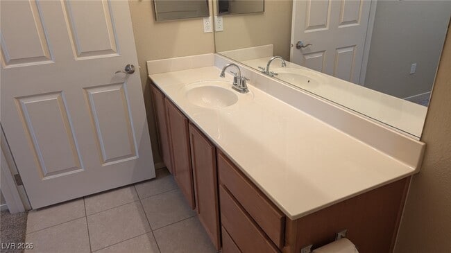 Building Photo - 2291 W Horizon Ridge Pkwy