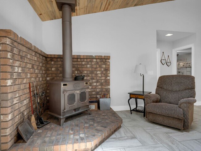 Building Photo - Gorgeous Furnished Country Club Rental