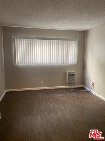 Building Photo - 6150 Reseda Blvd