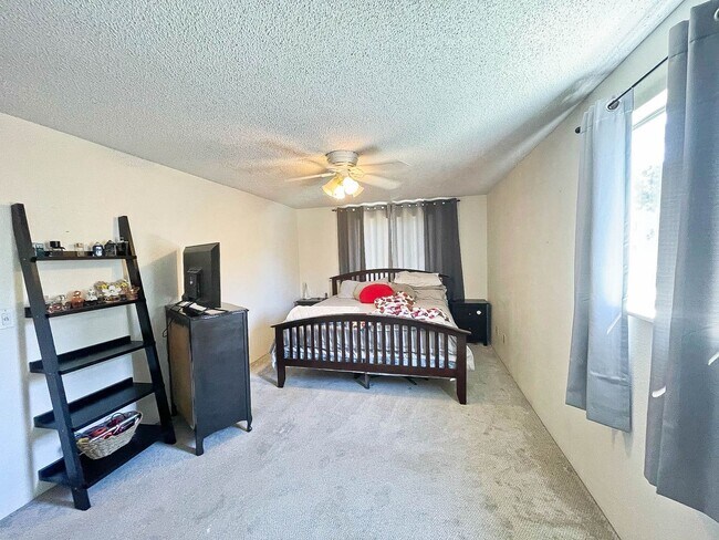 Building Photo - Perfect 2 Bedroom Condo
