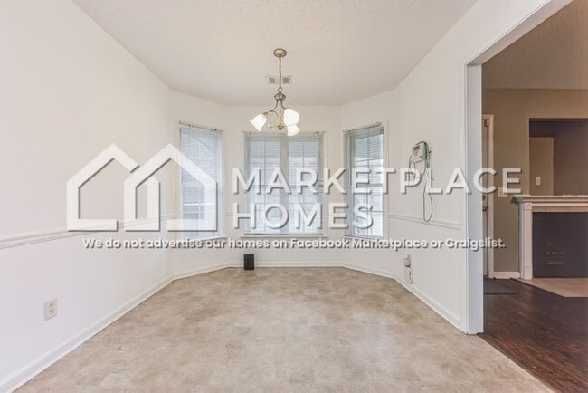 Building Photo - 1700 Crabtree Cir