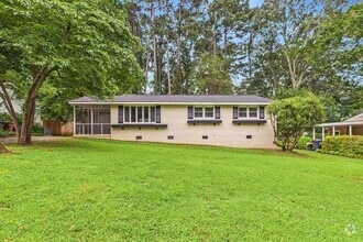 Building Photo - NW Brick Home in the Desirable Guilford Hi...