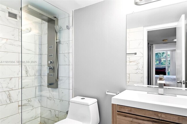 Building Photo - 400 Leslie Dr