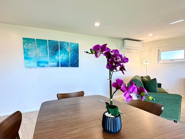 Building Photo - Fully Furnished 4 BD/3 BA Home in Mariner's Ridge!! Includes 1 Garage PRKG, W/D, Sep. Studio, & G...