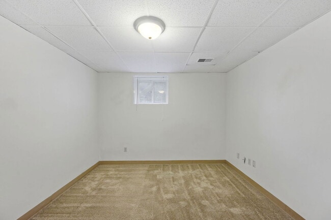 Building Photo - 28 E Hollister St