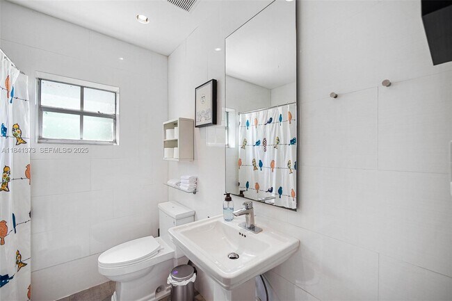 Building Photo - 154 NW 45th St