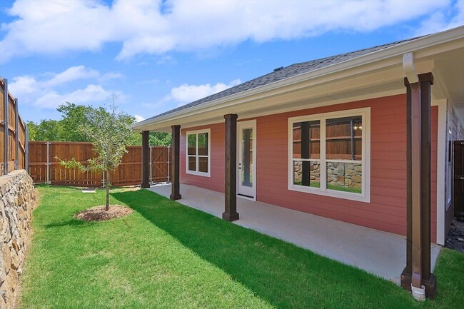 Building Photo - 510 Woodside Trl