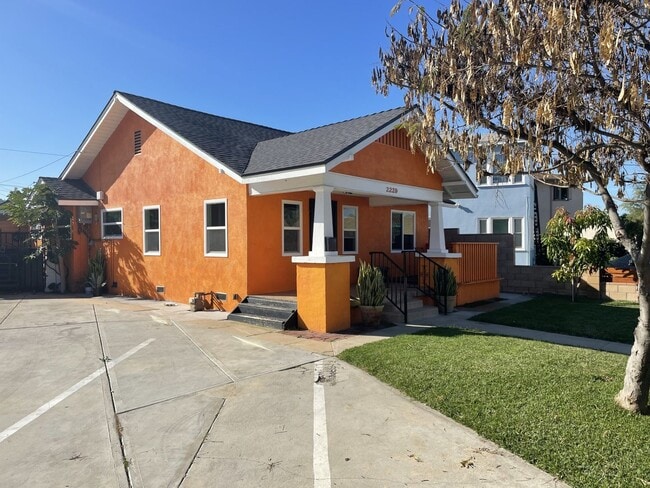 Building Photo - Wonderful Newly Remodeled 2 Bedroom House in Prime Alhambra Location Fully Furnished