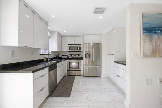 Building Photo - 18821 NW 84th Ct