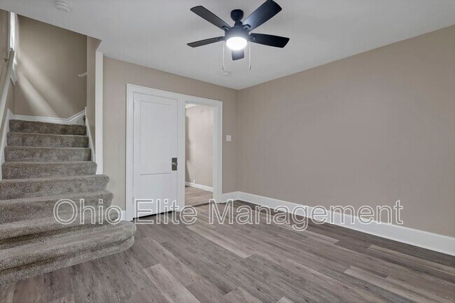 Building Photo - 618 Lilley Ave