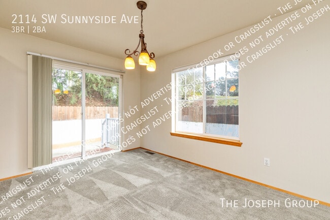 Building Photo - 2114 SW Sunnyside Ave