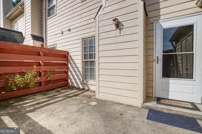 Building Photo - 587 Wedgewood Dr