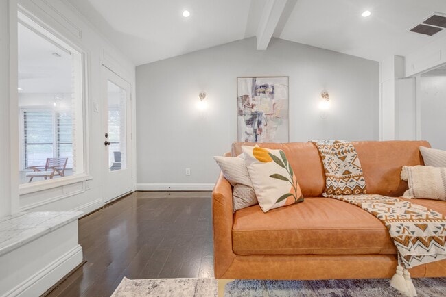 Building Photo - 9667 Timberleaf Dr