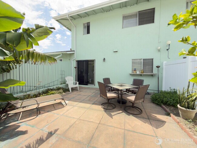 Building Photo - Charming 2BR Townhome in Hueneme Bay 55+ Golf Community