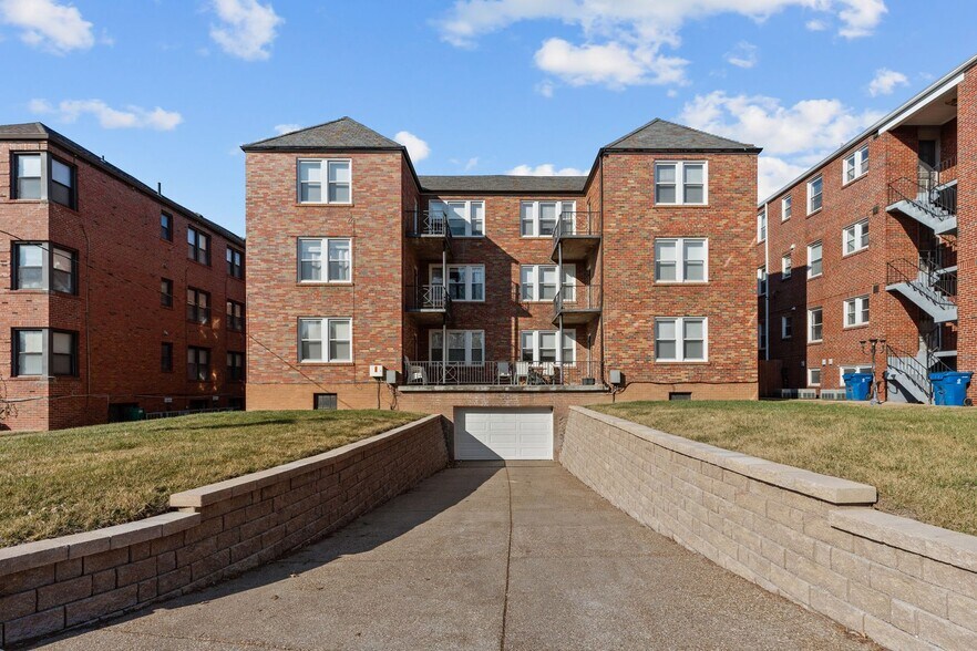 Building Photo - 6616 Alamo Ave