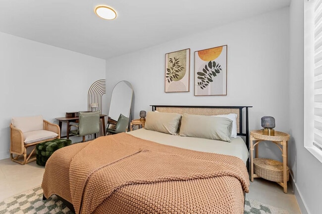 Building Photo - 302 SW 12th Ave