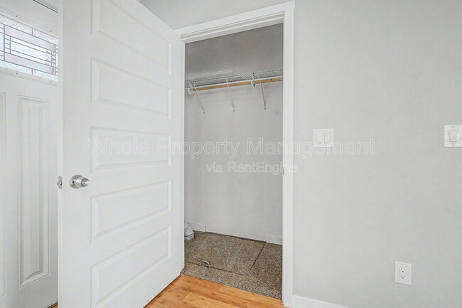 Building Photo - 5803 Poplar St