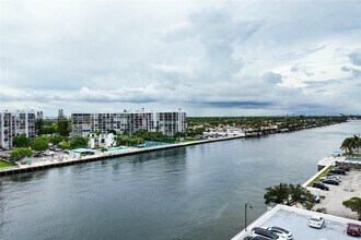 Building Photo - 3000 S Ocean Dr