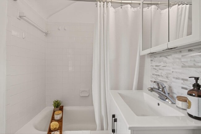 Building Photo - 624 22nd St S