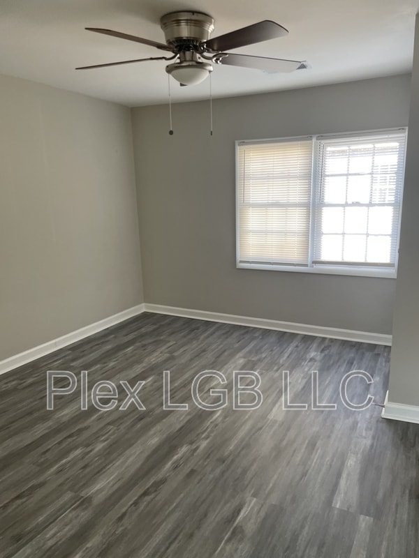 Building Photo - 110 Oak Ln