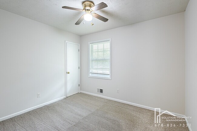 Building Photo - 1006 Hampton Ct NW
