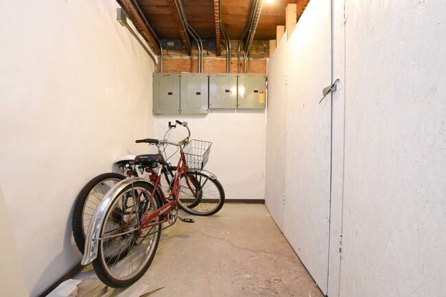 Building Photo - 5130 N Austin Ave
