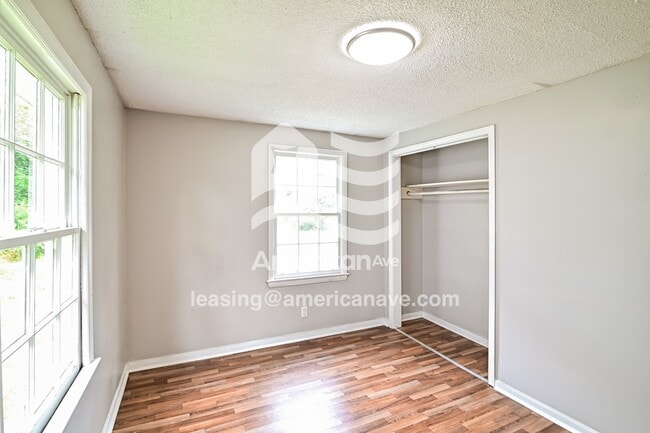 Building Photo - 713B Hillcrest Ave
