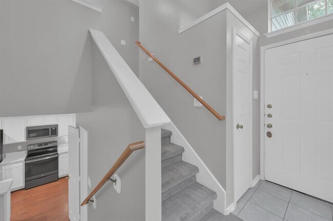 Building Photo - 27 S Villa Oaks Dr