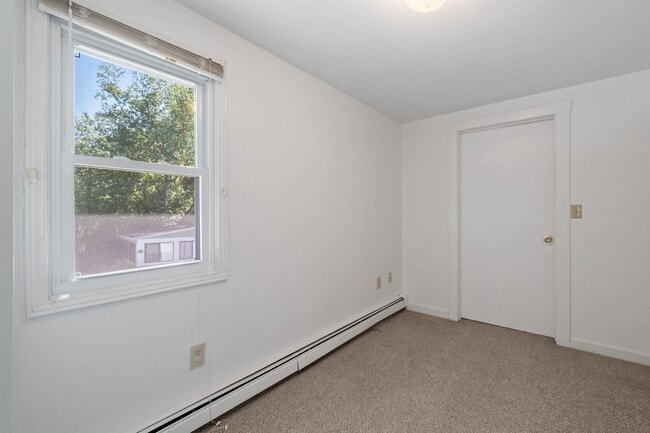 Building Photo - 36 Lark St